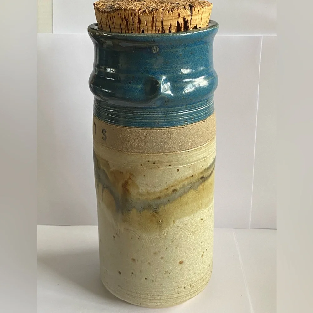Hand Made 1987 Stoneware Pottery Container GRITS Сrock W/ Lid Signed Bob Huskins